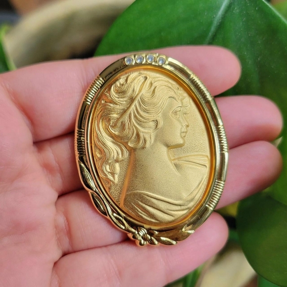 Vintage Gold Cameo Rhinestone Boucher Brooch Pin - Picture 6 of 8